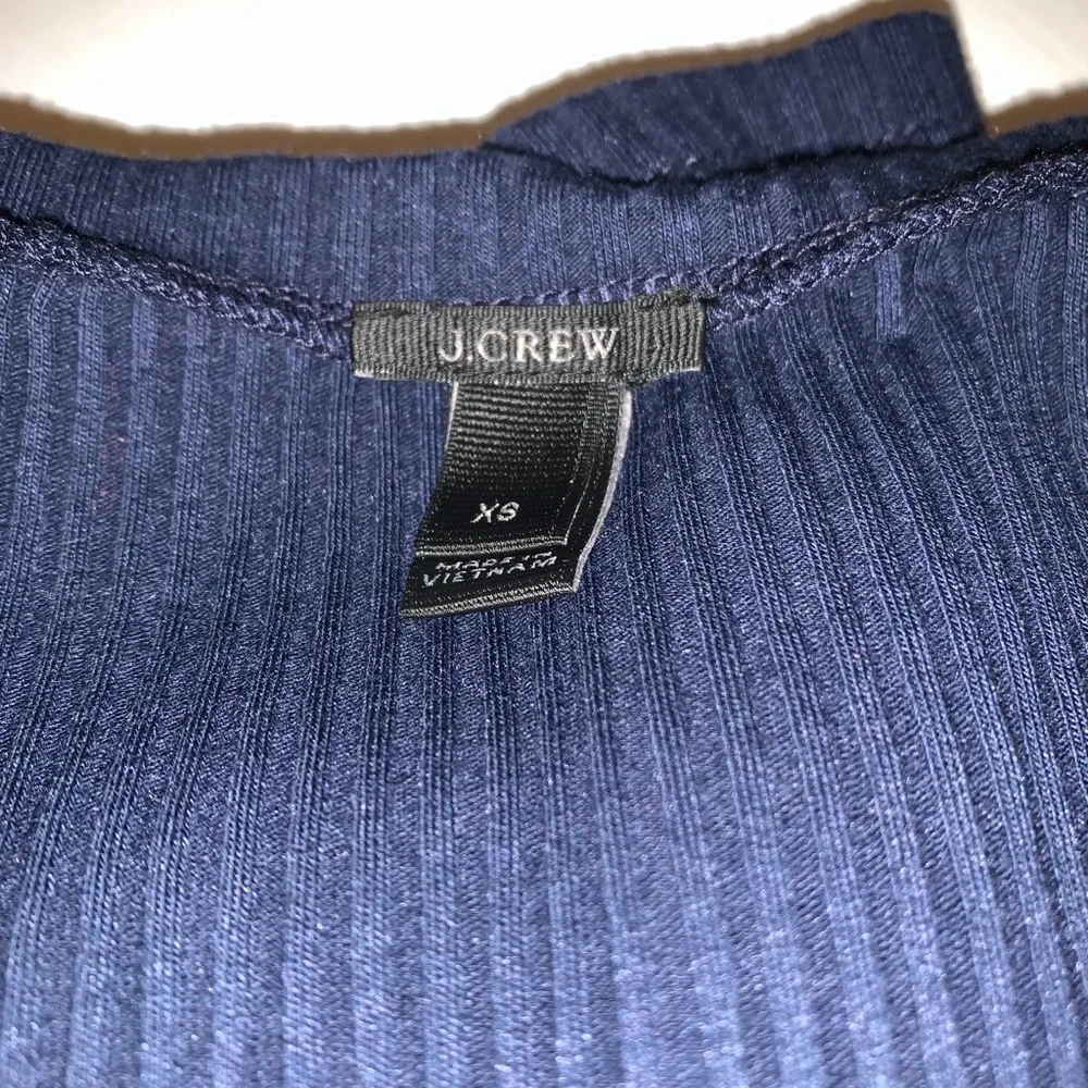 J Crew Women’s xs navy ribbed top w/flare sleeve